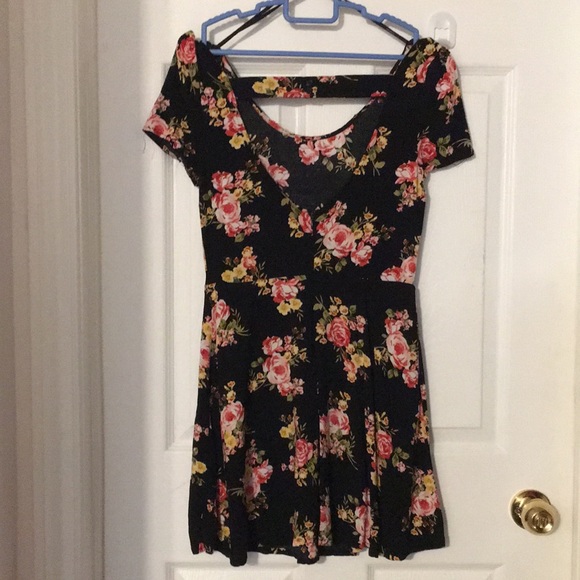Forever 21 Floral Mini Dress with Low Back - Picture 5 of 9